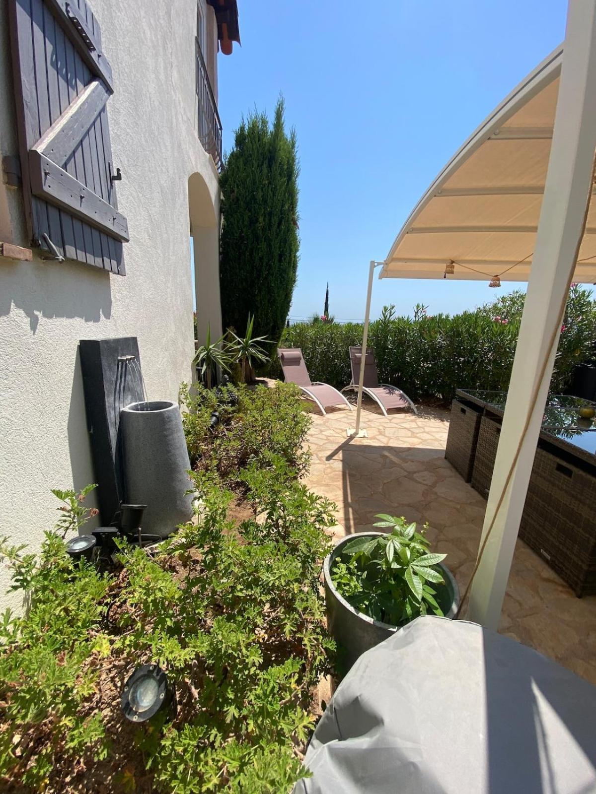 Hébergement de vacances Maison Au Calme Dans Privee Avec Piscine Vue Fréjus