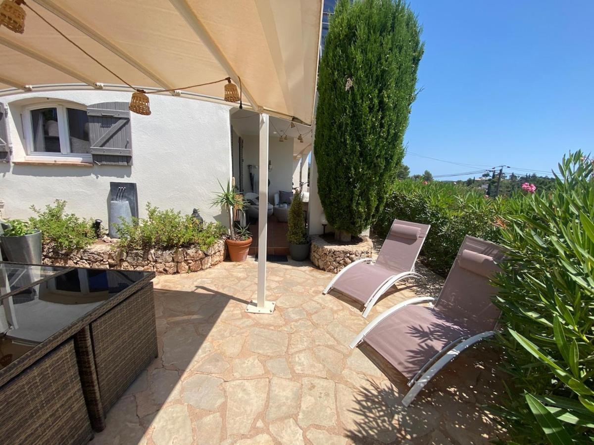 Maison Au Calme Dans Privee Avec Piscine Vue Hébergement de vacances Fréjus