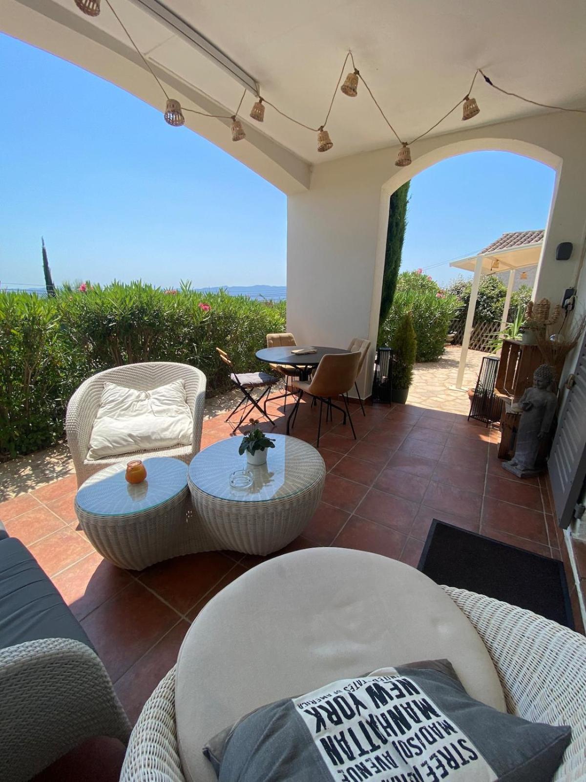 Maison Au Calme Dans Privee Avec Piscine Vue Fréjus